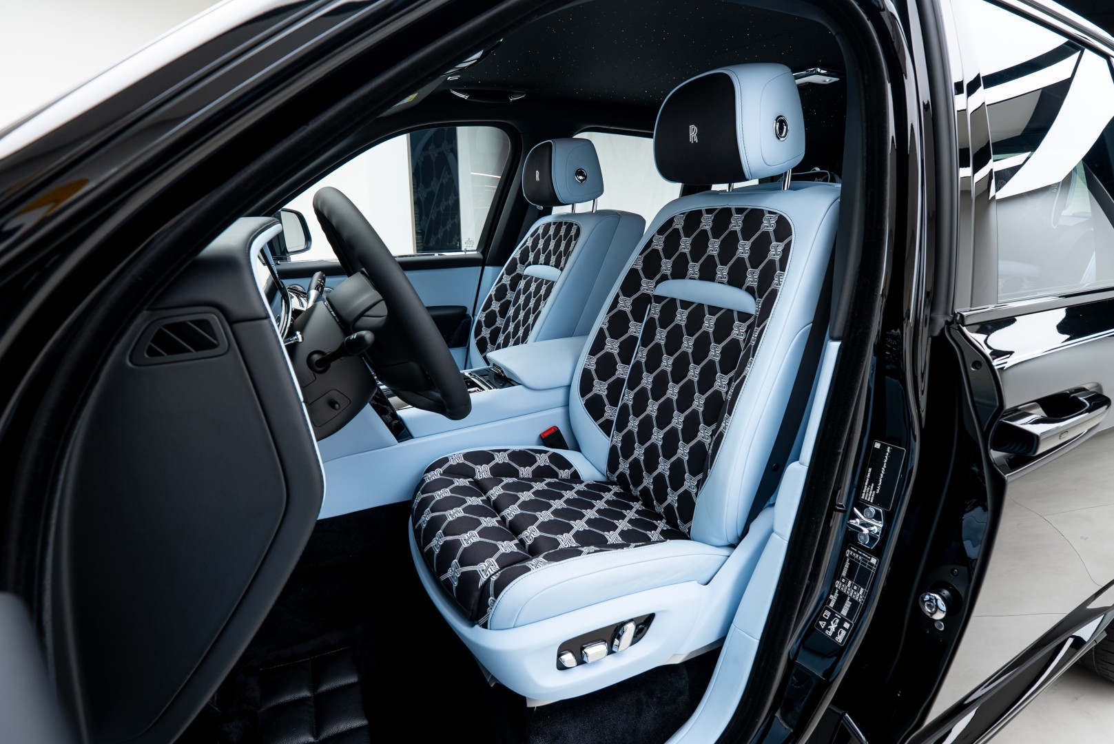2026 ROLLS ROYCE CULLINAN | BALCK BADGE | GCC | DEALER WARRANTY SERVICE